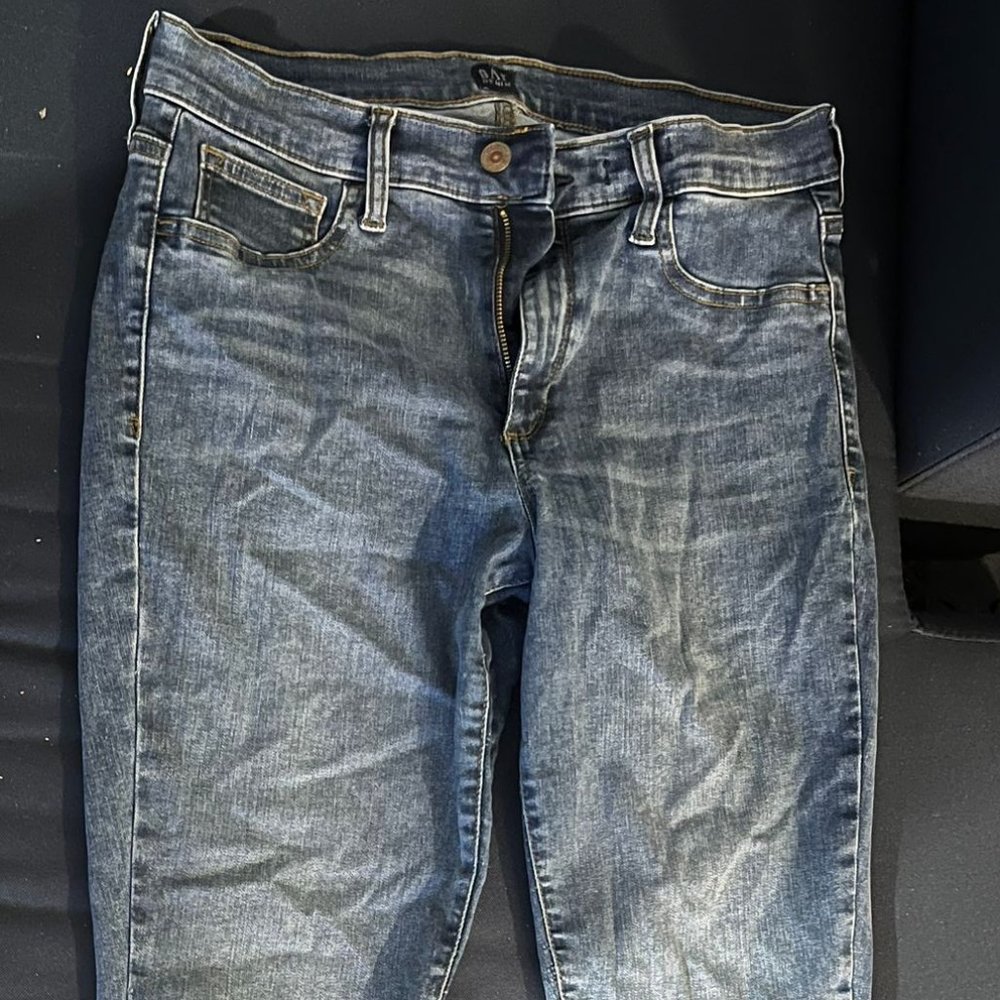 Mid rise Gap Jeans - size 12/31 Regular length